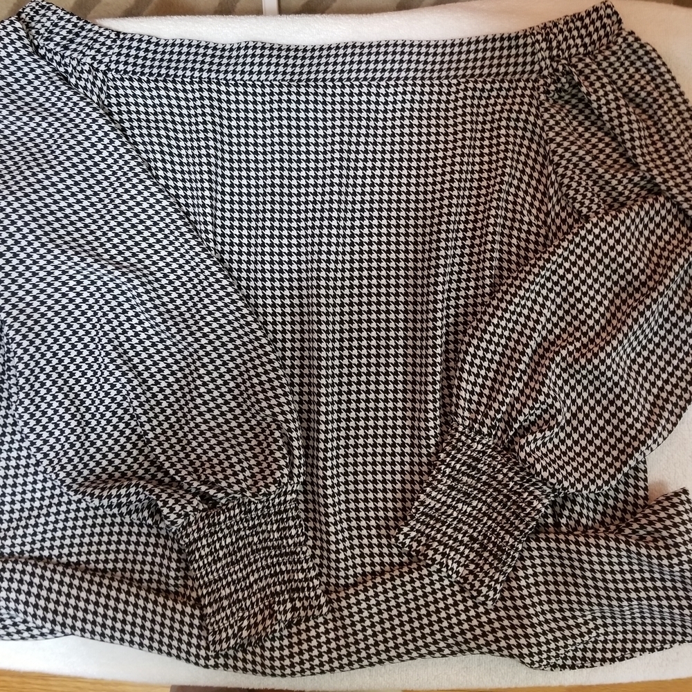 Houndstooth Off Shoulder Blouse Black and White Size 16